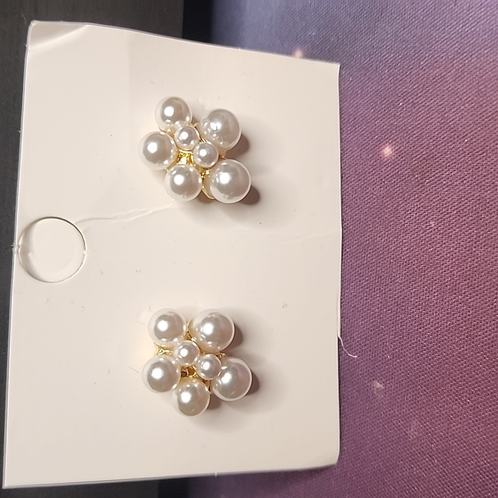 Elegant Pearl Flower Earrings